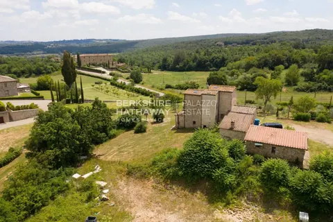 Luxury Complex Business Panoramic View on the hills, 9 bedrooms in Siena - Tuscany price for sale For Super Rich