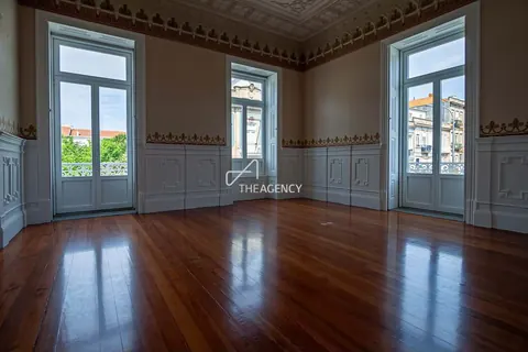 Majestic House Indoor Swimming Pool , 6 bedrooms in Cedofeita, Porto image for sale For Super Rich