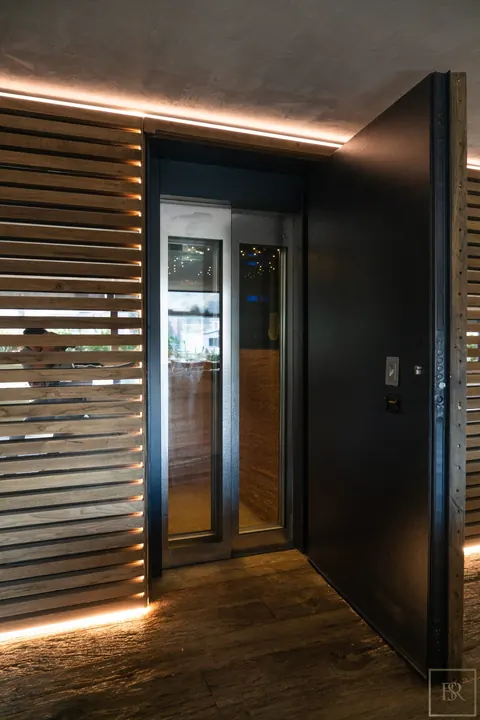 Luxury Penthouse Panoramic 200 sqm balcony and 360 degree view Outdoor jacuzzi & Spa, 4 bedrooms in St-Moritz photo for sale For Super Rich Luxury Penthouse Panoramic 200 sqm balcony and 360 degree view Outdoor jacuzzi & Spa, 4 bedrooms in St-Moritz photo for sale For Super Rich