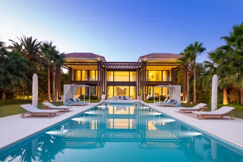 Luxury House views to the greens of Los Naranjos Golf Course heated pool and Jacuzzi, 6 bedrooms in Marbella
