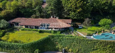 Elegant Villa breathtaking lake views, Swimming pool, 8 bedrooms in Como expensive for sale For Super Rich