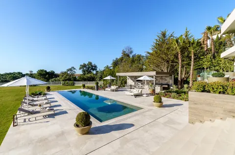 High-end Villa 10 cars Indoor & outdoor pool & sauna, 6 bedrooms in Benahavis - La Zagaleta - Marbella unique for sale For Super Rich