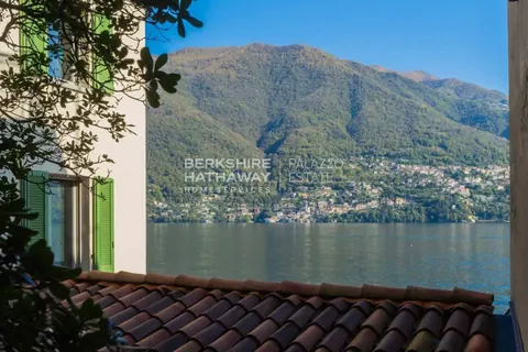 Renovated historic Villa Lake View with private dock and pool, 5 bedrooms in Lake Como top for sale For Super Rich
