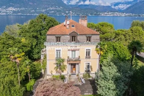 Historic Villa Lake View, direct access to a private beach, Coming soon bedrooms in Gerra property for sale For Super Rich