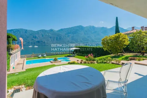 Luxury Villa Lakefront  Swimming pool, 5 bedrooms in Oliveto Lario - Lake Como value for sale For Super Rich