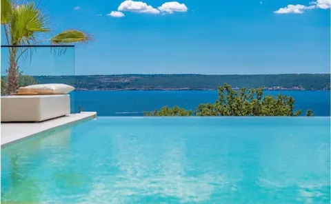 Luxury Villa Beach Front private pontoon for swimming, 5 bedrooms in Rabac