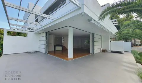 Elegant Villa Private huge Garden large swimming pool, 4 bedrooms in Voula top for sale For Super Rich