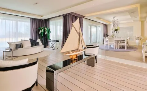 Luxury Villa Waterfront wonderful swimming pool, 4 bedrooms in UMAG price for sale For Super Rich