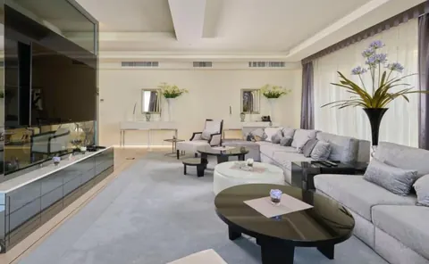 Luxury Villa Waterfront wonderful swimming pool, 4 bedrooms in UMAG best for sale For Super Rich