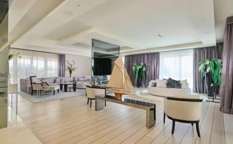 Luxury Villa Waterfront wonderful swimming pool, 4 bedrooms in UMAG value for sale For Super Rich