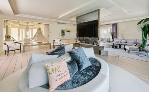 Luxury Villa Waterfront wonderful swimming pool, 4 bedrooms in UMAG property for sale For Super Rich