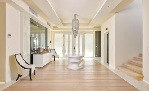 Luxury Villa Waterfront wonderful swimming pool, 4 bedrooms in UMAG image for sale For Super Rich