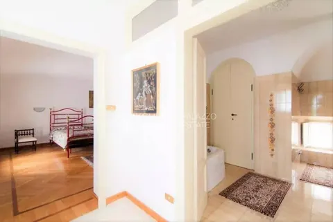 Historic Villa Lake View, 6 bedrooms in Faggeto Lario - Lake Como best for sale For Super Rich