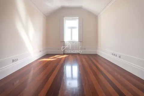 Majestic House Indoor Swimming Pool , 6 bedrooms in Cedofeita, Porto photo for sale For Super Rich