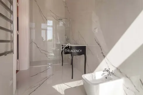Majestic House Indoor Swimming Pool , 6 bedrooms in Cedofeita, Porto unique for sale For Super Rich