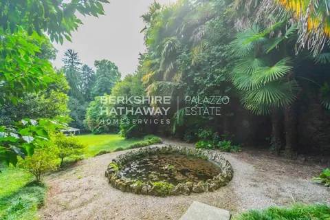 Century Castle Panoramic View of the lake, 27 bedrooms in Lesa - Lake Maggiore deal for sale For Super Rich