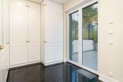 Elegant House City View two balconies, 5 bedrooms in Lisbon exclusive for sale For Super Rich