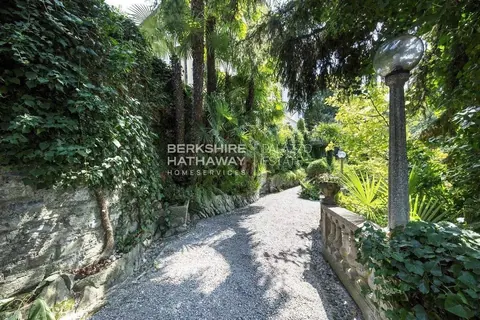 Elegant Villa Panoramic lake view, 9 bedrooms in Blevio - Como buy for sale For Super Rich