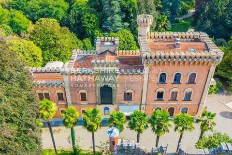 Century Castle Panoramic View of the lake, 27 bedrooms in Lesa - Lake Maggiore search for sale For Super Rich