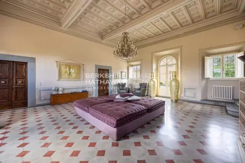 Country Villa Panoramic View of the surrounding valley, 9 bedrooms in Florence luxury for sale For Super Rich