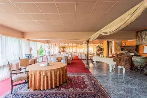 Century Castle Panoramic View of the lake, 27 bedrooms in Lesa - Lake Maggiore luxury for sale For Super Rich