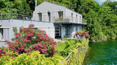 Elegant Villa Lake View directly on the shores, 5 bedrooms in Brienno - Lake Como ILO2400 for sale For Super Rich