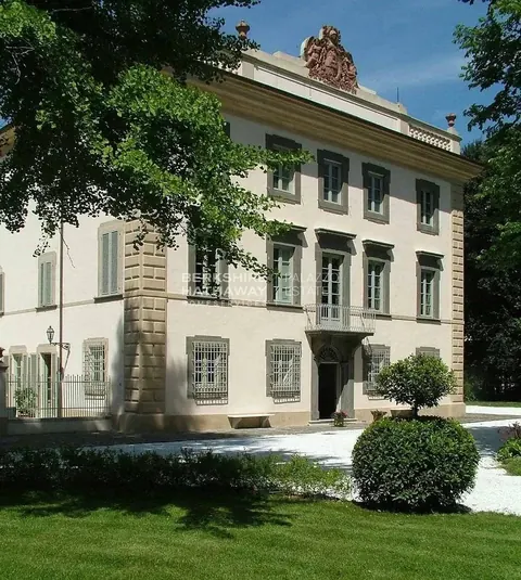 Century 18th House Swimming pool, 15 bedrooms in Pisa available for sale For Super Rich Century 18th House Swimming pool, 15 bedrooms in Pisa available for sale For Super Rich