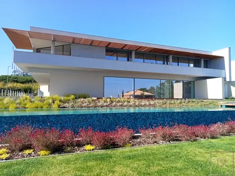 Modern House Panoramic View 20m outdoor swimming pool, 6 bedrooms in Sintra