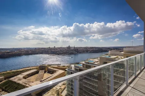 Luxury Penthouse One-of-a-kind stunning views of Marsamxetto harbour, 3 bedrooms in Valletta 1000070 for sale For Super Rich