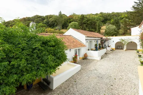 Medieval Ranch/Farm 16th century. Medieval Palace, 10 bedrooms in Belas photos for sale For Super Rich