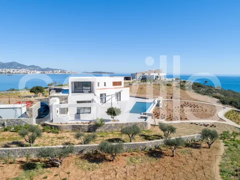 Luxury Villa Seashore spectacular heated pool, 6 bedrooms in Corfu