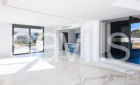 Luxury Villa Seashore spectacular heated pool, 6 bedrooms in Corfu best for sale For Super Rich