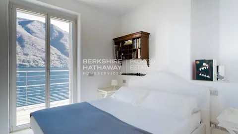 Elegant Villa Lake View directly on the shores, 5 bedrooms in Brienno - Lake Como prix for sale For Super Rich