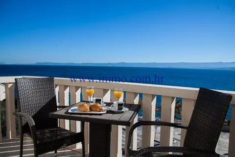 Elegant Hotel 4* hotel picturesque tourist resort First row to sea, 36 bedrooms in Sea Brac