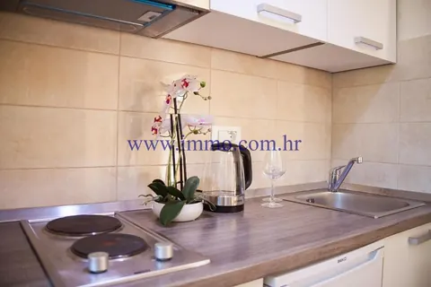 Elegant Hotel 4* hotel picturesque tourist resort First row to sea, 36 bedrooms in Sea Brac search for sale For Super Rich