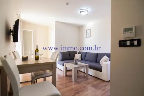 Elegant Hotel 4* hotel picturesque tourist resort First row to sea, 36 bedrooms in Sea Brac property for sale For Super Rich