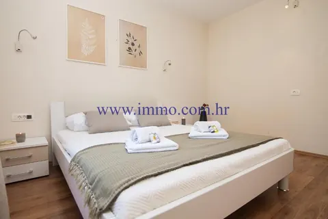 Elegant Hotel 4* hotel picturesque tourist resort First row to sea, 36 bedrooms in Sea Brac best for sale For Super Rich