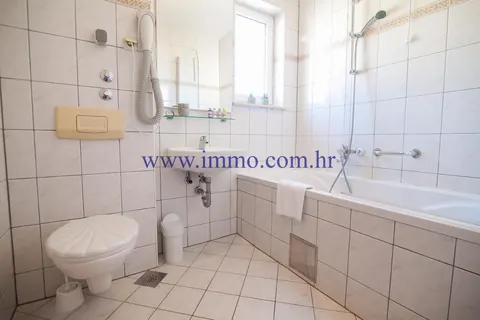 Elegant Hotel 4* hotel picturesque tourist resort First row to sea, 36 bedrooms in Sea Brac price for sale For Super Rich