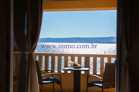 Elegant Hotel 4* hotel picturesque tourist resort First row to sea, 36 bedrooms in Sea Brac top for sale For Super Rich
