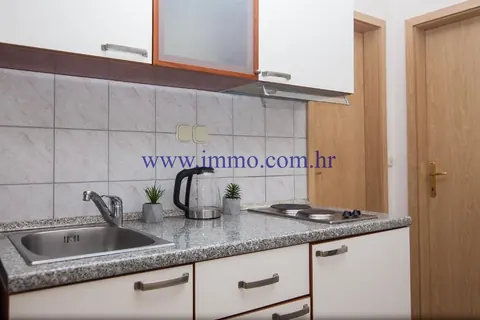 Elegant Hotel 4* hotel picturesque tourist resort First row to sea, 36 bedrooms in Sea Brac ultra luxury for sale For Super Rich