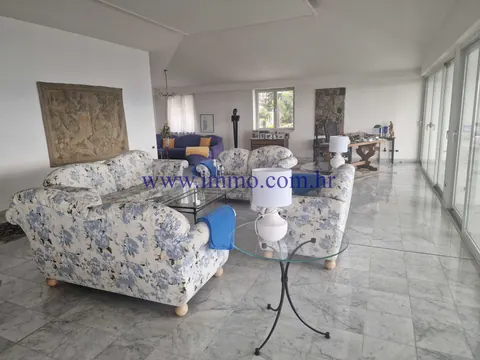 Elegant Villa Panoramic view of the sea Beach front, 4 bedrooms in Opatija available for sale For Super Rich