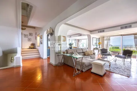 Luxury Hotel 5-star resort, panoramic sea views, 41 bedrooms in Castiglione della Pescaia prix for sale For Super Rich