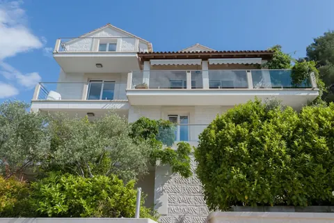 Luxury Villa private moorings for the boats waterfront, 10 bedrooms in Brac island deal for sale For Super Rich