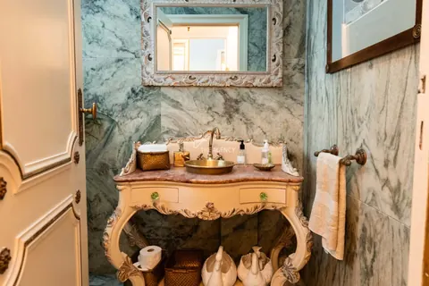 Century House Palace 18th Historic Gem, 7 bedrooms in Lisbon properties for sale For Super Rich