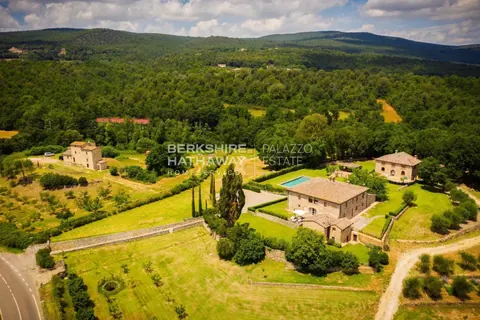 Luxury Complex Business Panoramic View on the hills, 9 bedrooms in Siena - Tuscany Classified ads for sale For Super Rich