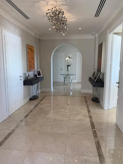 Luxury Villa Overlooking Baie de Villefranche Pool, Jacuzzi and sauna, +5 bedrooms in St Jean Cap Ferrat value for sale For Super Rich