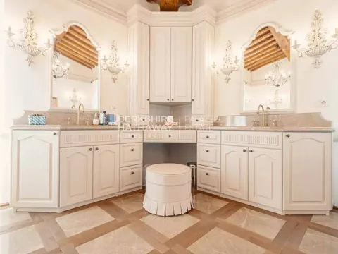 Luxury Complex Business Panoramic View on the hills, 9 bedrooms in Siena - Tuscany prix for sale For Super Rich