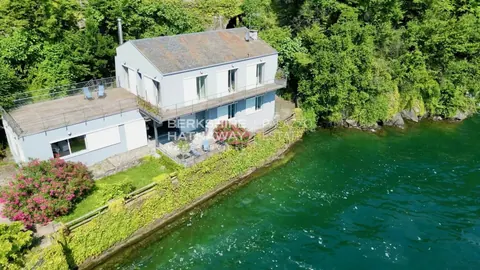 Elegant Villa Lake View directly on the shores, 5 bedrooms in Brienno - Lake Como available for sale For Super Rich