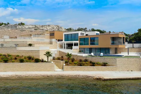 Modern Villa private mooring for a boat/yacht first row to the sea, 4 bedrooms in Zadar