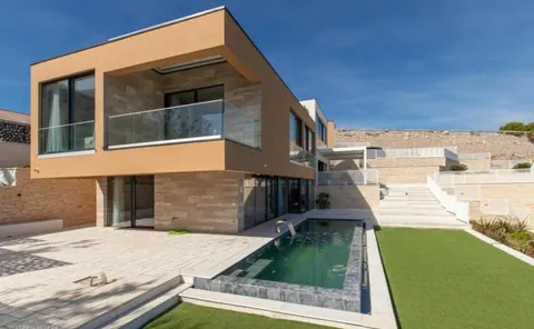 Modern Villa private mooring for a boat/yacht first row to the sea, 4 bedrooms in Zadar available for sale For Super Rich